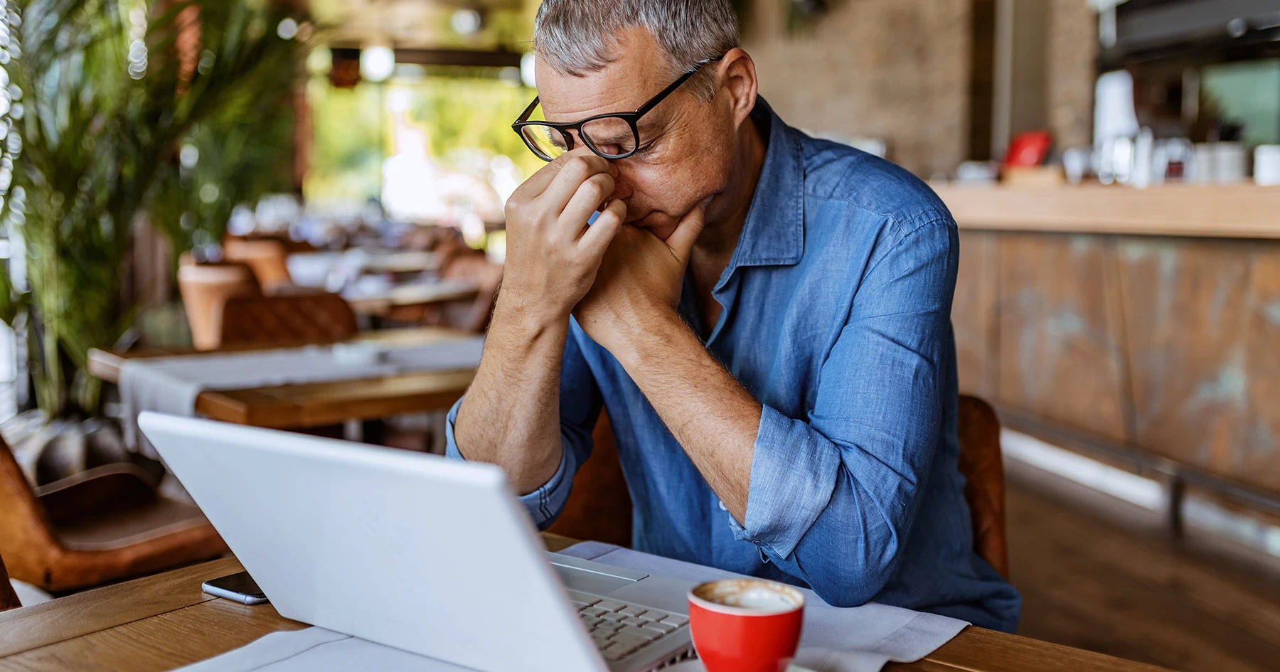 How to Turn Around a Struggling Business: Tips and Real-Life Examples