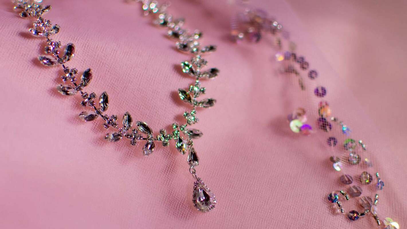 A Step-by-Step Guide on How to Start a Jewelry Business: Niches, Market Stats, & More