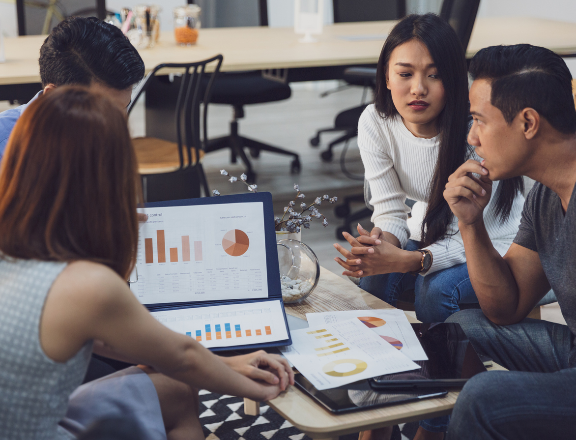 A Guide to Sales Intelligence Tools [Benefits, Types & Top 7 Software]