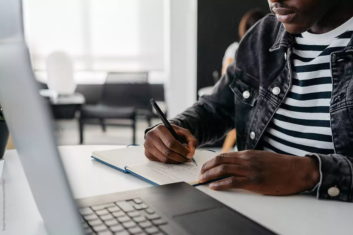 How to Create Community Guidelines (Examples + Template)