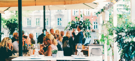 How to Plan a Successful Charity Event (8 Steps)