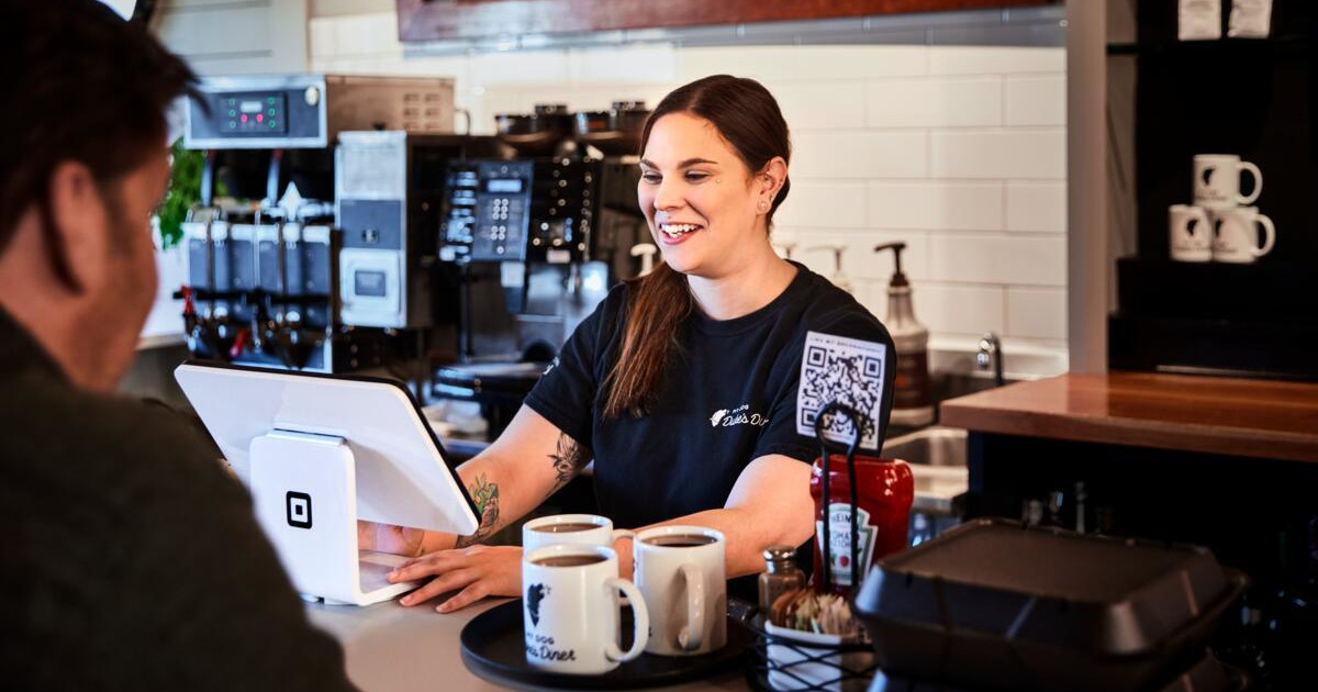 Robots in Restaurants? What Restauranteurs Need to Know About This Growing Trend