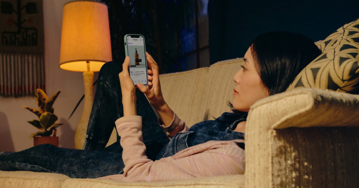 Social Commerce 101: Examples, Platforms & Tips