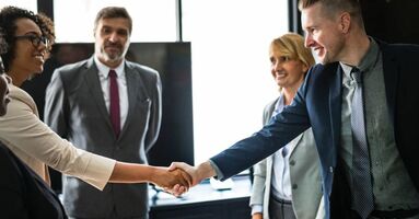 How to Organize Business Cards: 4 Useful Decluttering Tips