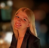 Ultimate List of B2B Podcasts (+ Tips for Your Branded Podcast)