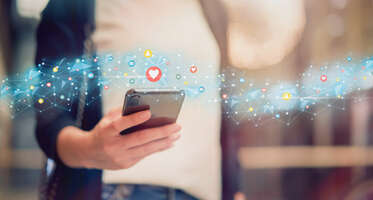 4 Things Business SMS Does Better Than Web Chats