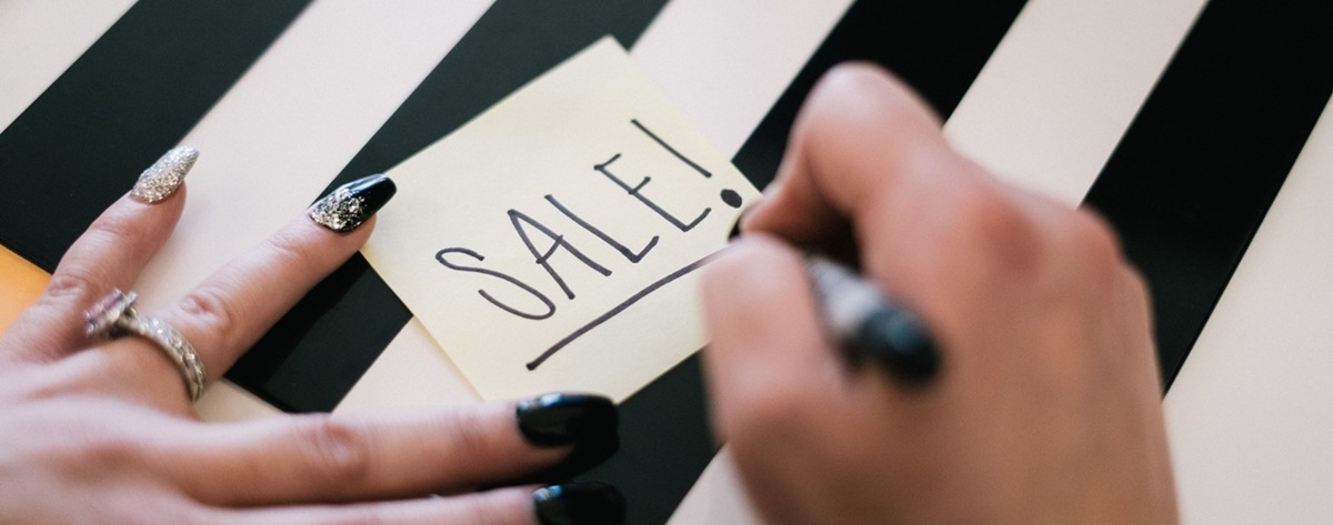 Inside Sales vs Outside Sales: What's the Difference?