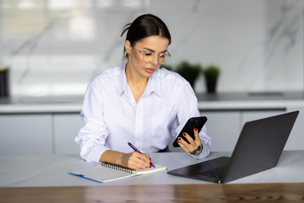 Mobile CRM Tools: Boost Sales & Engagement Anywhere