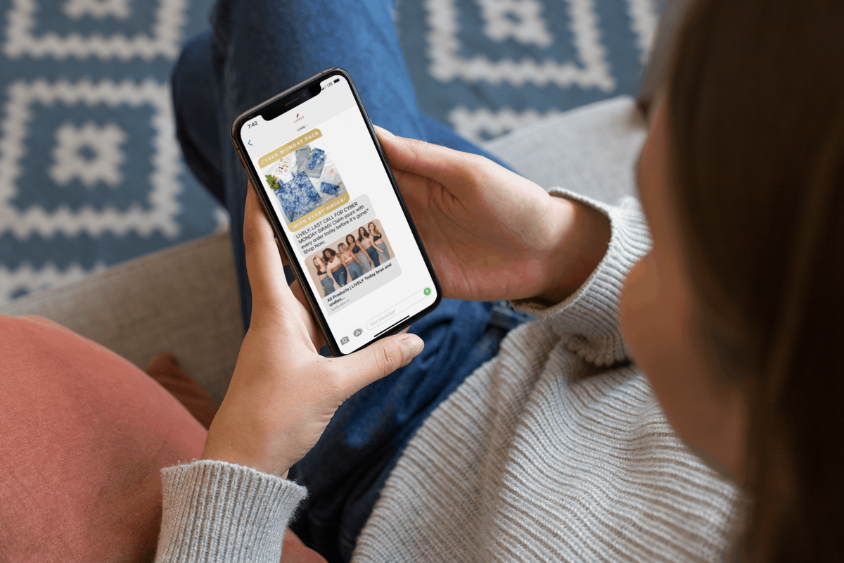 What Is Mass Text Messaging? Plus 4 Industry Examples