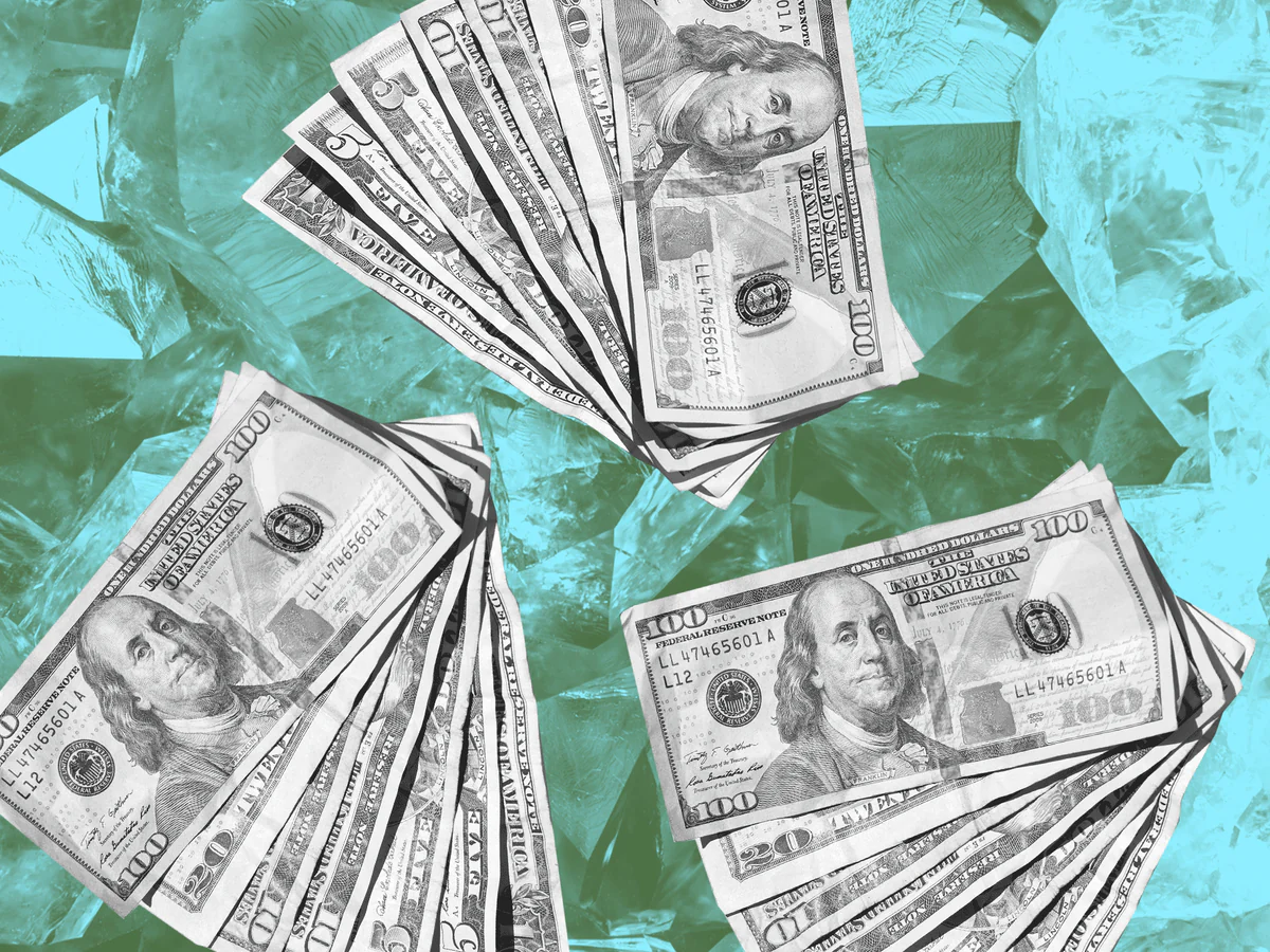 The Best Crystals For Manifesting Abundance According To 3 Wellness Gurus