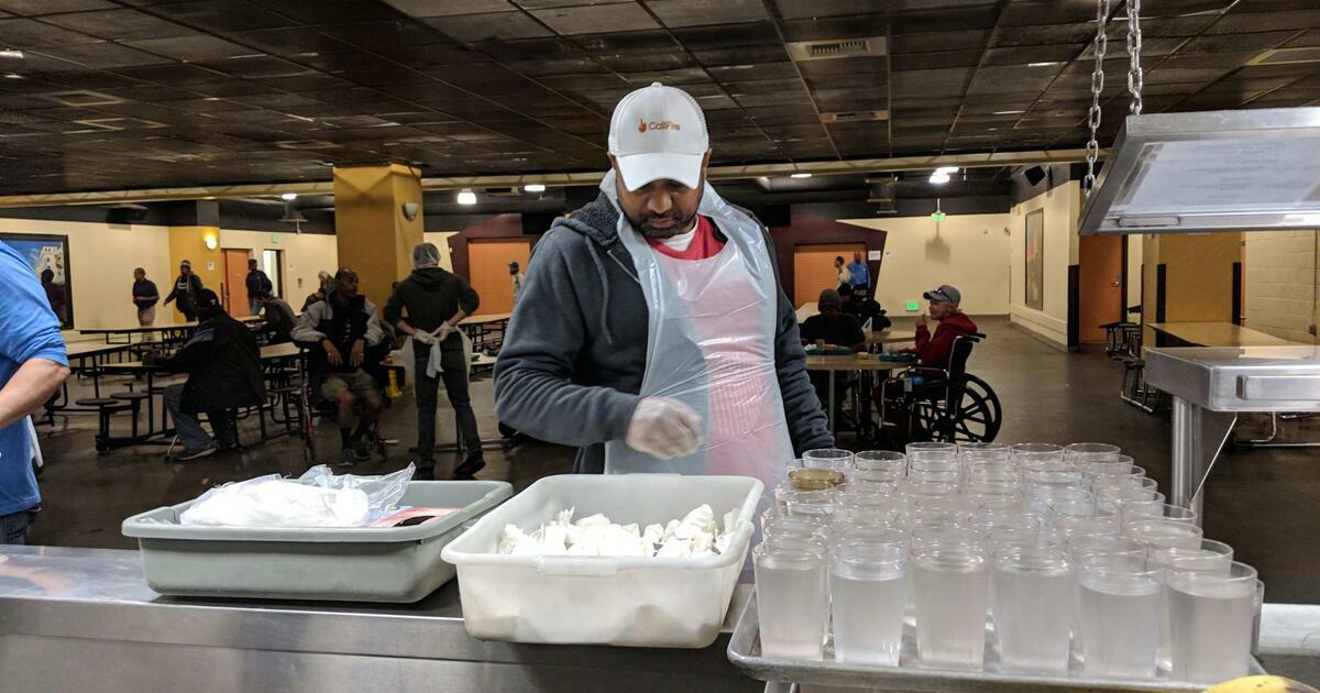 EZ Texting Volunteers at Los Angeles' Midnight Mission