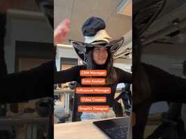 How many hats can a social media manager wear 🎩 👒 🧢?