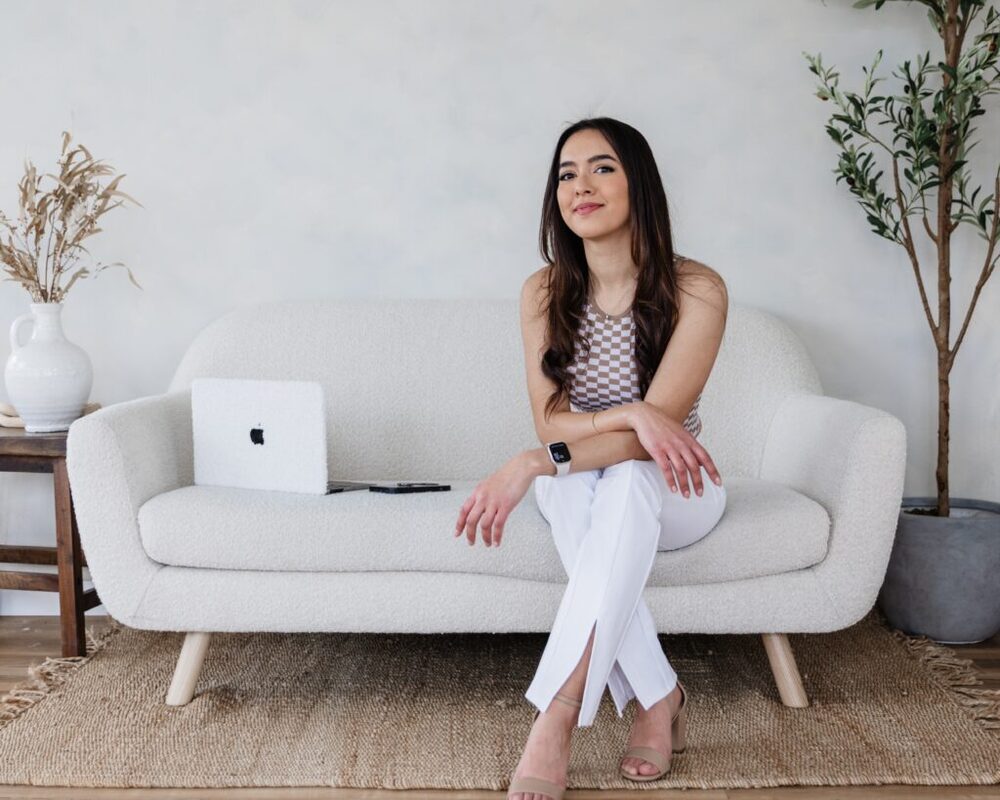 How 'Virtual Vivian' Generated $400K Teaching People How to Become Virtual Assistants