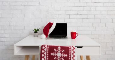 13 Heartfelt Holiday Emails to Send to Your Customers (Examples & Templates!)