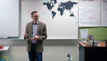 How this middle school teacher started a blog that helps him support his family