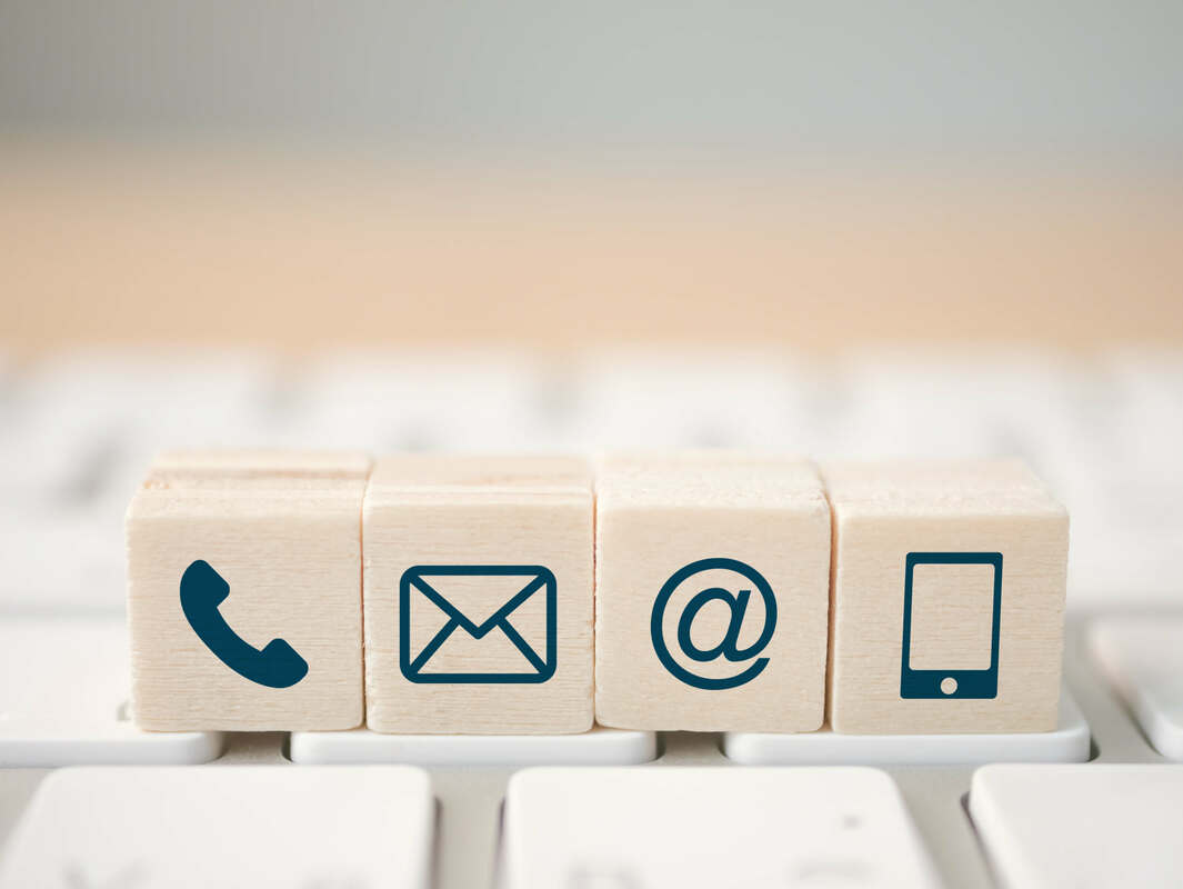 Differences Between an SMS Contact Center and a Call Center