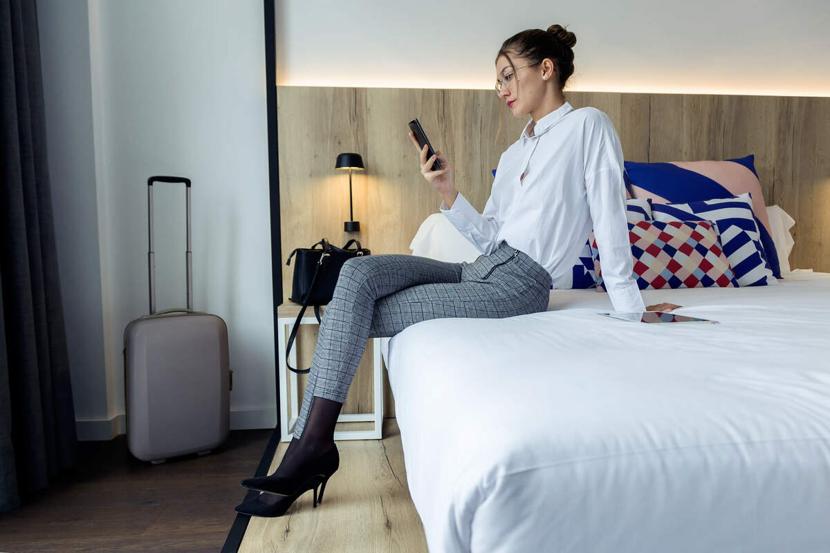 How to Use Hotel SMS to Engage with Guests