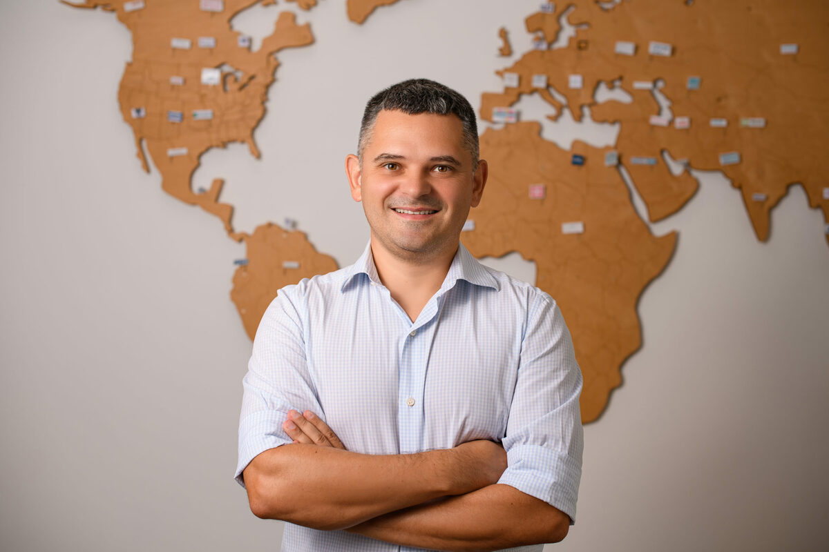 Tune & See with Revenue Grid's Vlad Voskresensky - Sales Success Stories Podcast