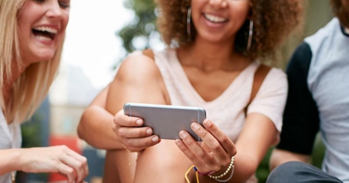 4 Common Questions about Group Text Messaging