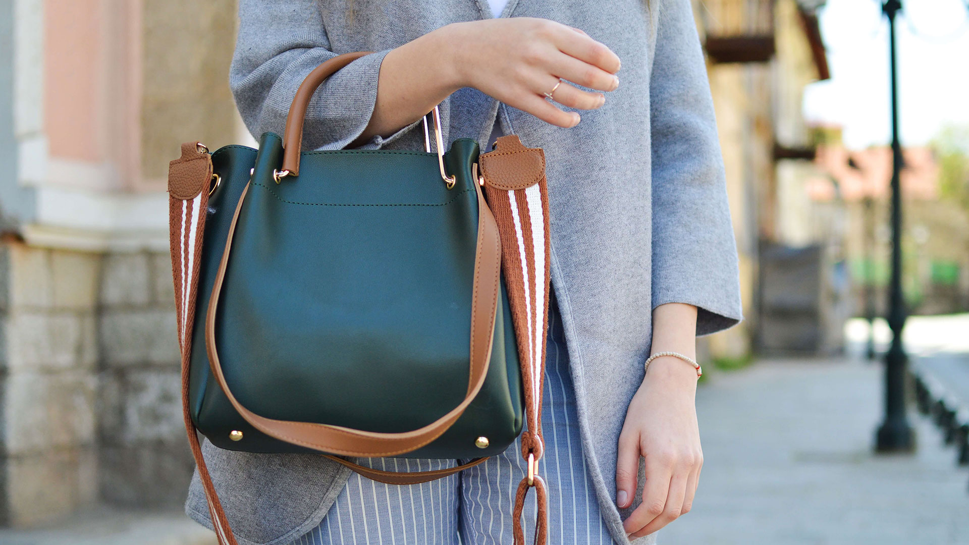 eBags Travels Lighter with Smartly.io's Image Templates and Increases ROAS by 66%