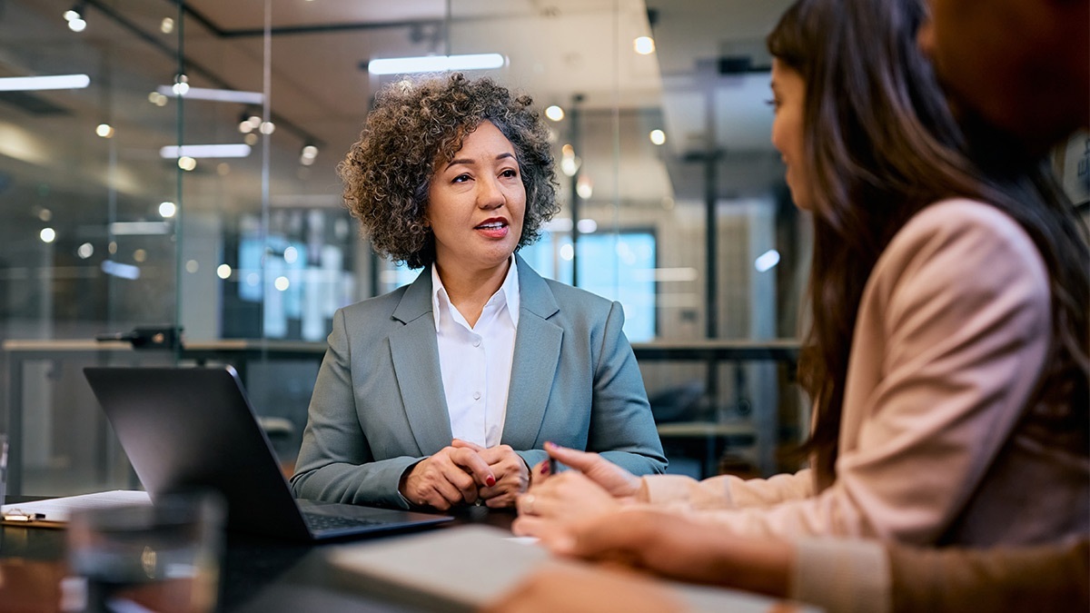 What is a sales advisor? The definitive guide for employers and prospective hires  