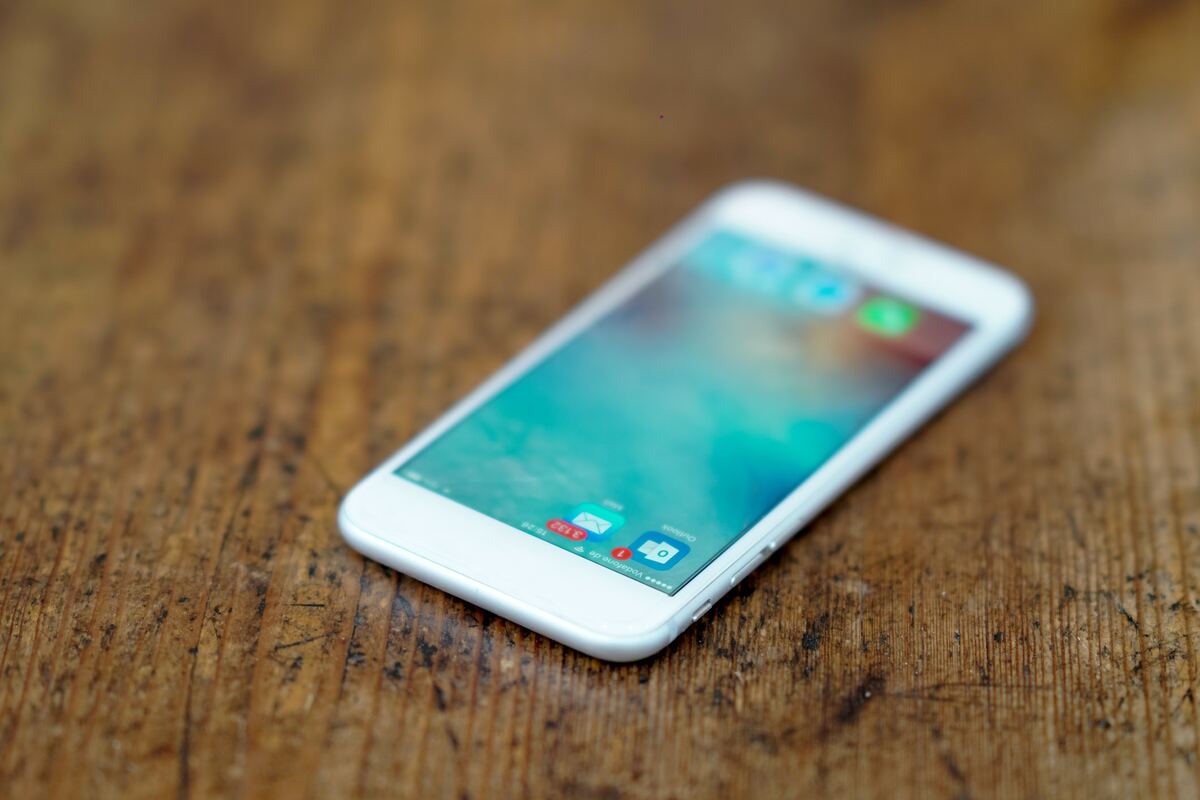 Designing for Mobile Engagement: Enhancing Apps with Messaging