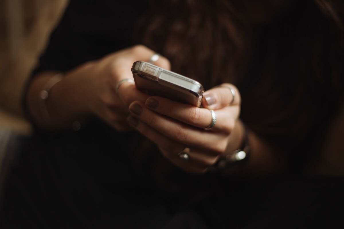 Using SMS to Manage Customer Service Expectations After Hours