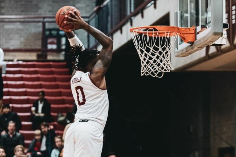 How Gong became 15x more valuable ($7.5B) than Chorus ($500M) and became one of the fastest growing B2B brands? | Avoma Blog