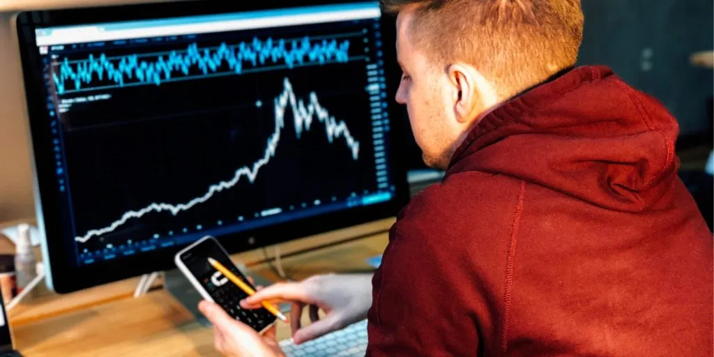 Stay Connected with Clients on The Go with The Best Apps For Financial Advisors