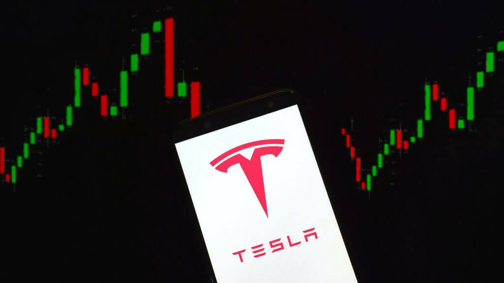 Tesla Misses on Q1 Revenues and Earnings – Similarweb Data Shows Why 
