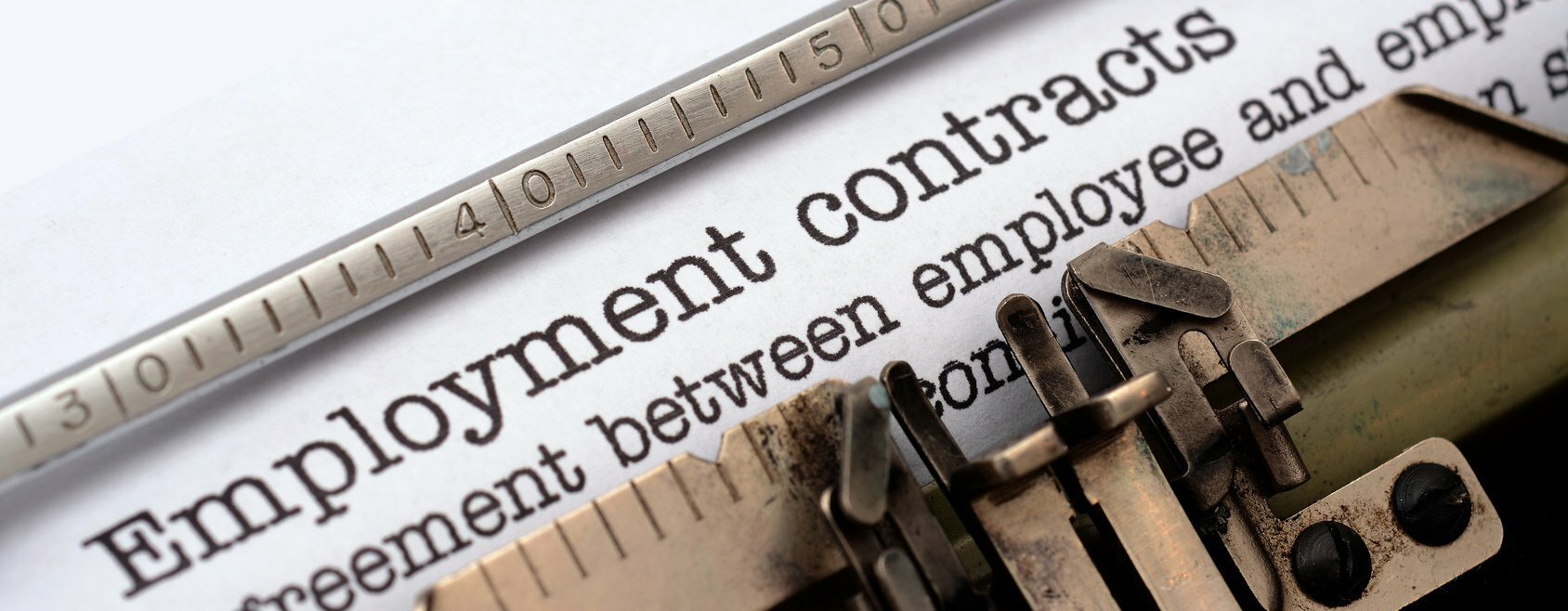 10 Things You Need to Include in Employment Contracts [Expert Tips]