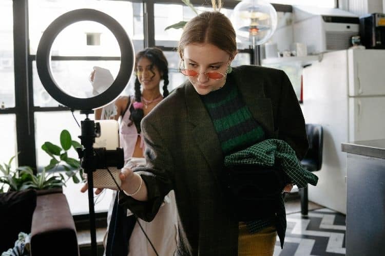 Micro vs Macro-Influencers: Who's the Best for Your Brand (+ Examples)