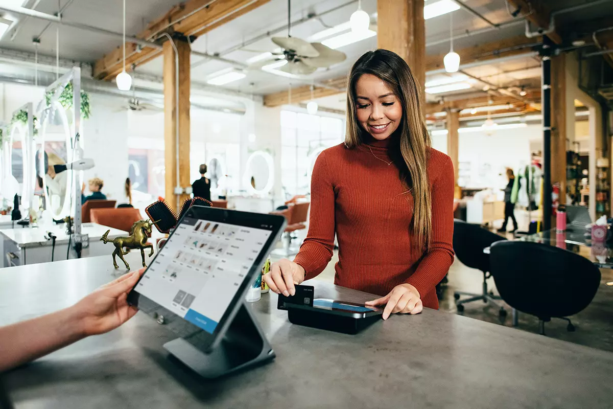 How do you develop a digital customer experience?