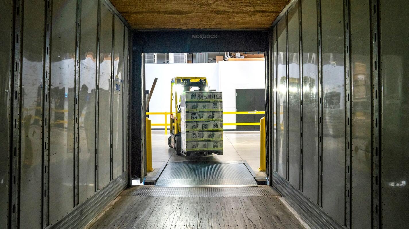 Ecommerce Warehouse Safety Guidelines, Tips, and a Comprehensive Checklist