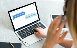 To Text Customer or Not to Text Customer? [Tips & Templates]