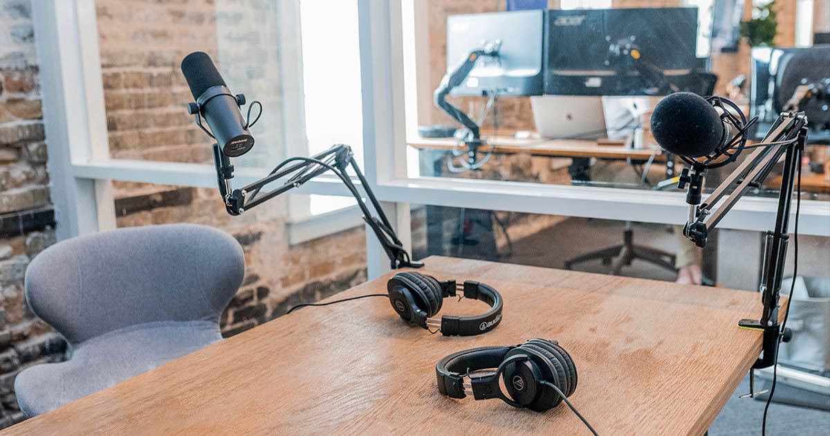 8 Podcast Promotion Tips to Reach Maximum Listeners