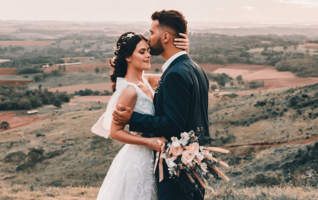 Why and How to Send Wedding Text Messages (+23 Examples)