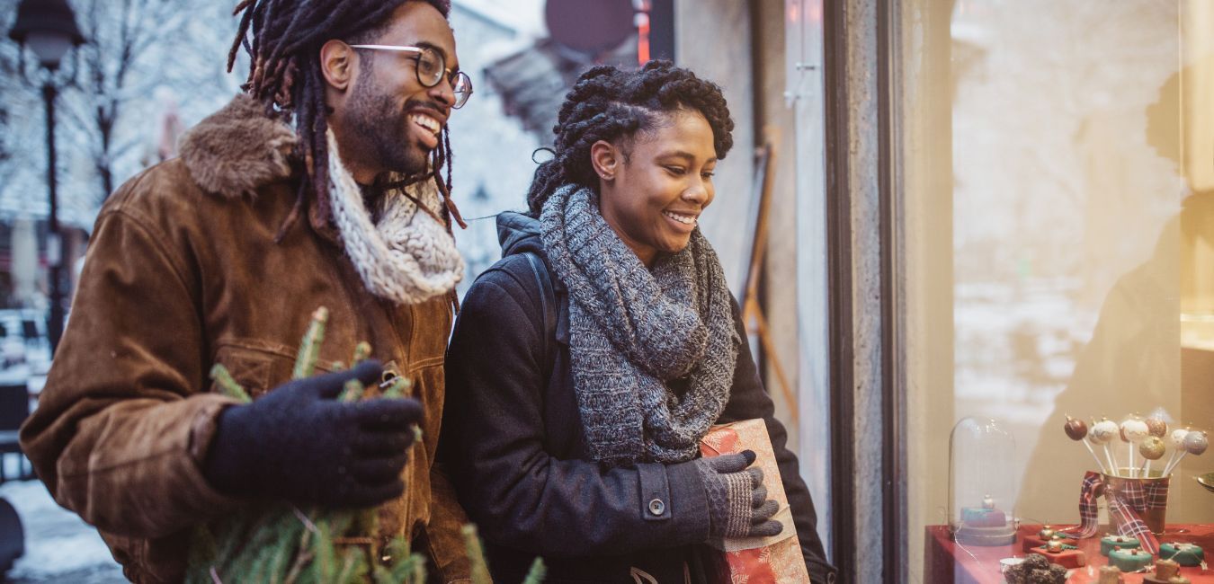Les tendances des fêtes de fin d'année 2022 : ce à quoi les marketeurs peuvent s'attendre