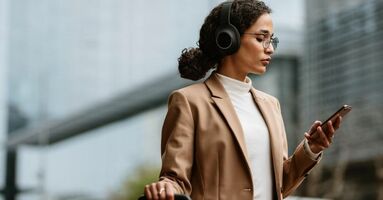 What is ad retargeting?