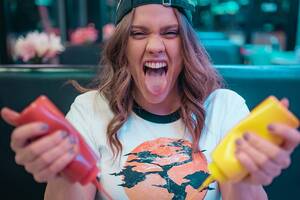 Top Food Bloggers Guide: Drool-Worthy Content Creators