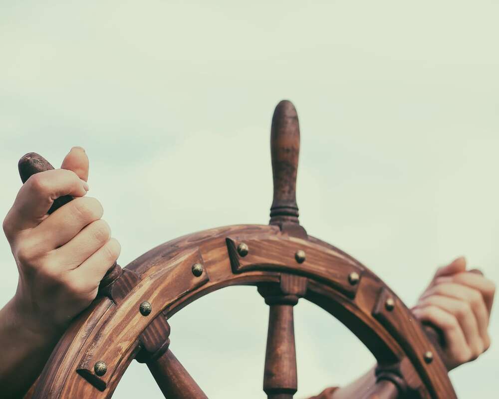 Selling during a recession: 4 tips to lead your team