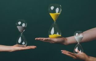 What is ACV in sales? ACV vs. ARR (+examples)