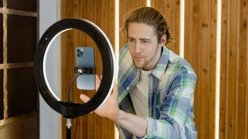 10 Lifestyle Influencers to Propel Your DTC Brand Forward