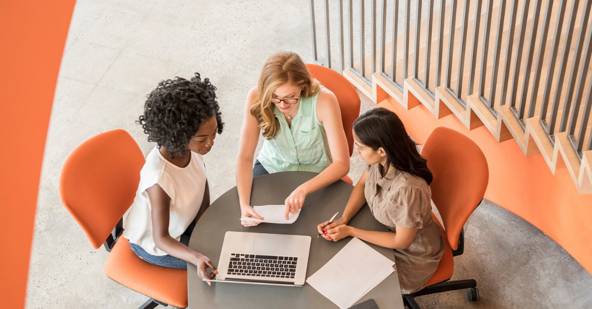 4 Ways to Use Events + Conferences to Increase Online Community Engagement