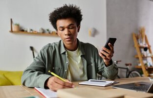 21 Text Donation Messages: Examples + Easy Templates