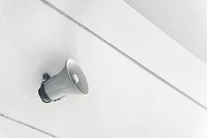 Texting vs. Email: Which Type of Internal Communications is more Effective?