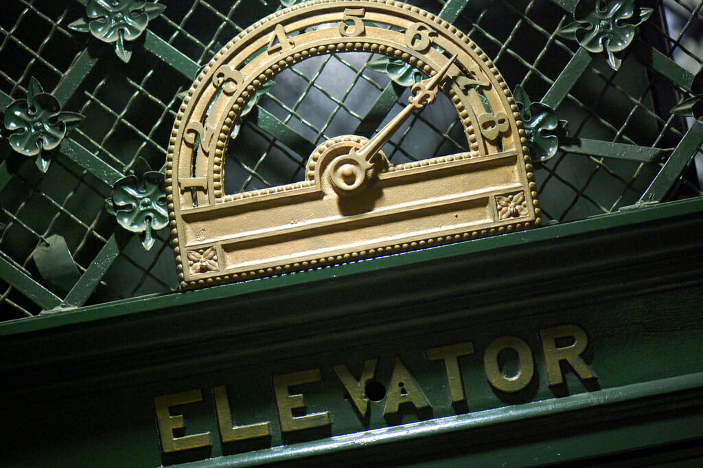 How to Write an Elevator Pitch to Instantly Grab the Attention of a Potential Buyer