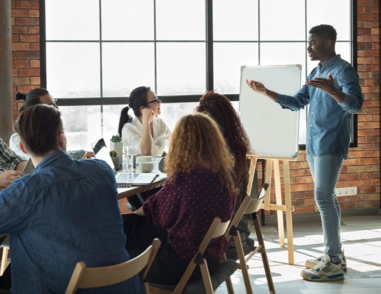 4 Onboarding Best Practices (and How Sales Readiness Tools Help)