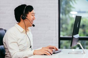 4 Ways to Get Support Agents to Adopt New Contact Center Technologies