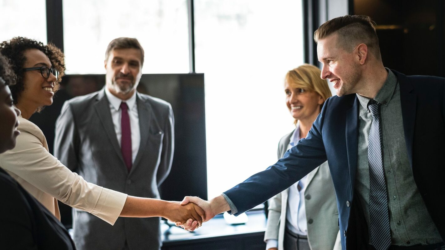 How Affiliate Partnerships Foster Trust and Credibility for Banking Customers